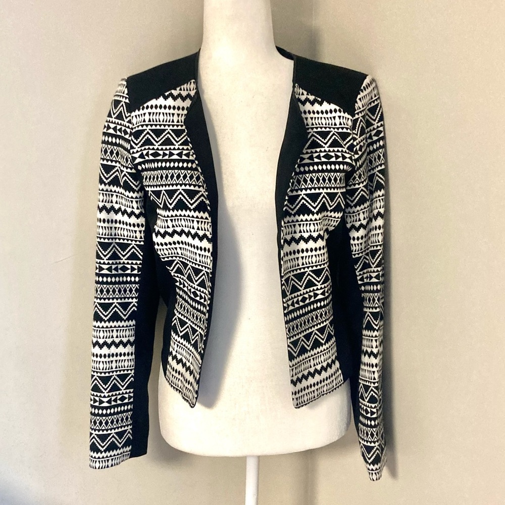 FOREVER 21 Black & White Draped Aztec Print Open Front Blazer Jacket